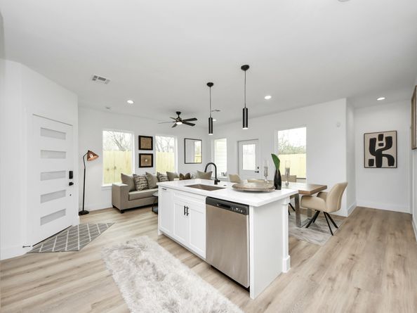 9026 Scott Street, Houston TX 77051