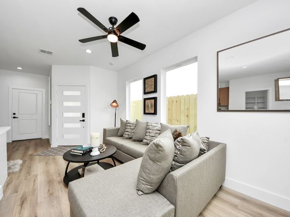 9026 Scott Street, Houston TX 77051