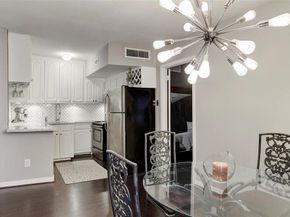 3401 Timmons Lane 26, Houston TX 77027