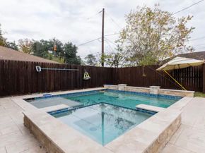 6806 Heron Dr, Houston TX 77087