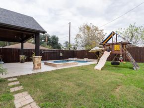 6806 Heron Dr, Houston TX 77087