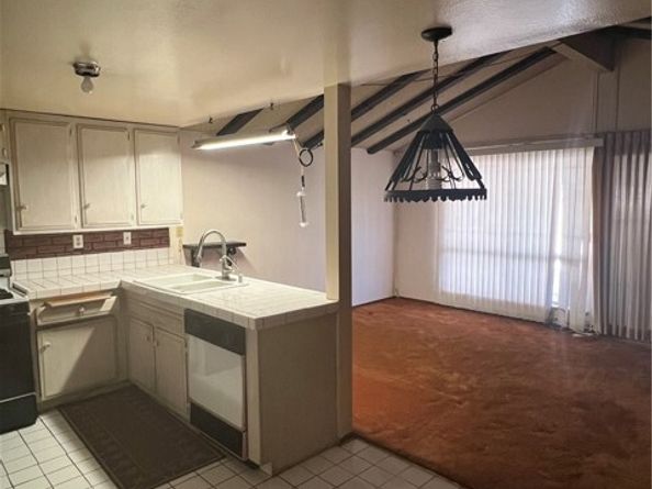 9688 Kewen Avenue, Pacoima (los Angeles) CA 91331