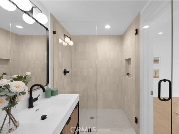 16938 Knapp Street, Northridge (los Angeles) CA 91343