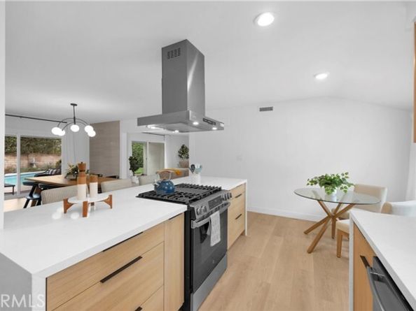 16938 Knapp Street, Northridge (los Angeles) CA 91343