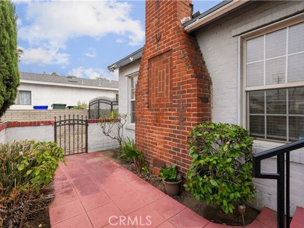952 N 4th, Upland CA 91786