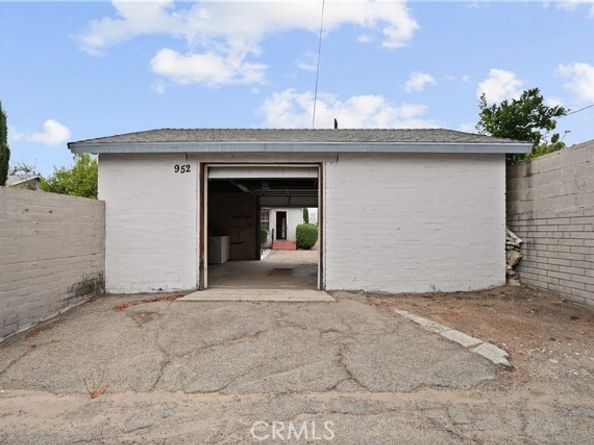 952 N 4th, Upland CA 91786