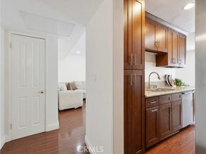 5343 Yarmouth Avenue 201, Encino (los Angeles) CA 91316
