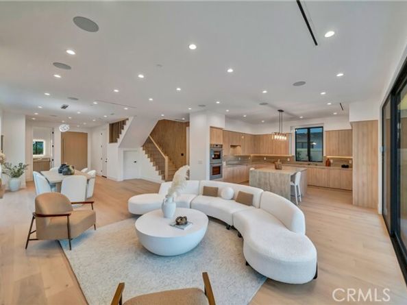 4825 Forman Avenue, North Hollywood (los Angeles) CA 91601