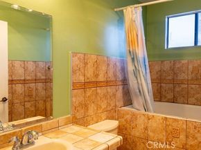 18425 Saticoy Street 1, Reseda (los Angeles) CA 91335