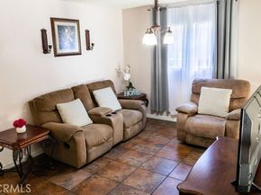 18425 Saticoy Street 1, Reseda (los Angeles) CA 91335