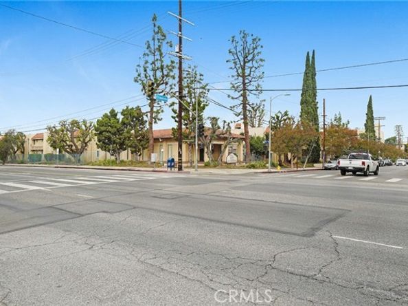 18307 Burbank Boulevard 64, Tarzana (los Angeles) CA 91356