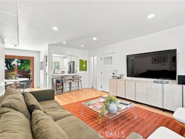 6400 Primrose 21, Los Angeles CA 90068