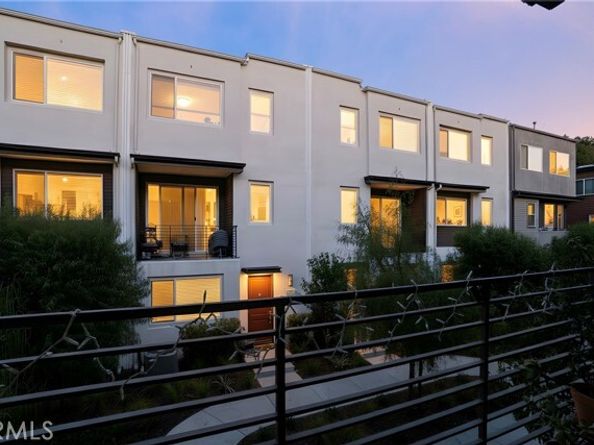 18447 W Mural, Northridge (los Angeles) CA 91325