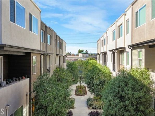 18447 W Mural, Northridge (los Angeles) CA 91325