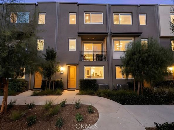 18447 W Mural, Northridge (los Angeles) CA 91325