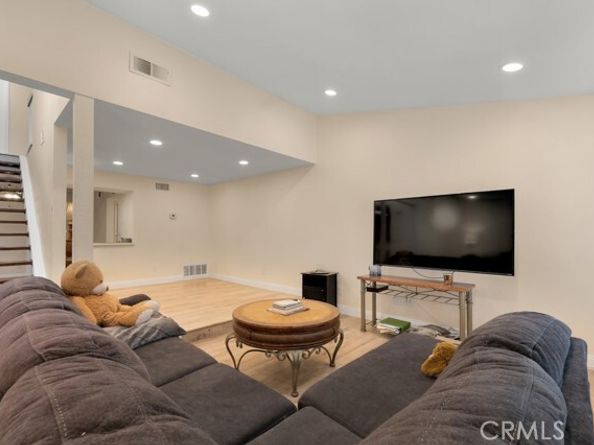 10121 Larwin Avenue 3, Chatsworth (los Angeles) CA 91311