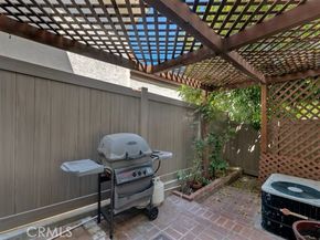 10121 Larwin Avenue 3, Chatsworth (los Angeles) CA 91311
