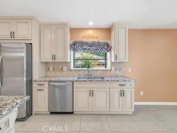 16900 Mayall Street, North Hills (los Angeles) CA 91343