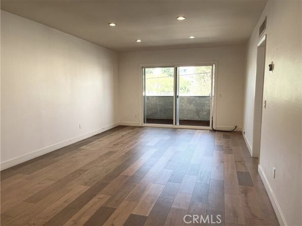 6255 Woodman 203, Los Angeles CA 91401