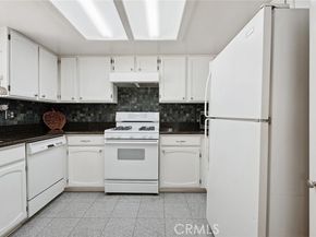 14325 Foothill Boulevard 34, Sylmar (los Angeles) CA 91342