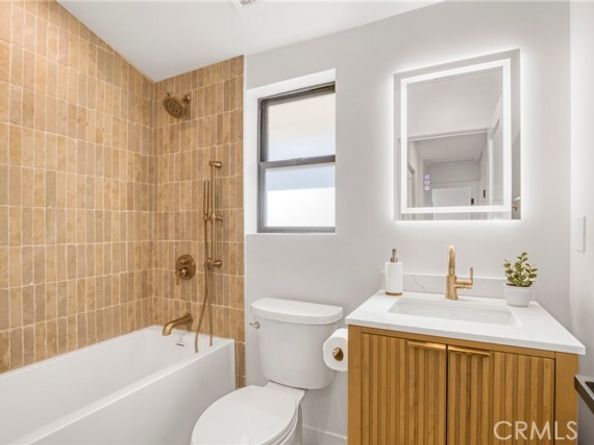 7932 Woodlake, West Hills (los Angeles) CA 91304