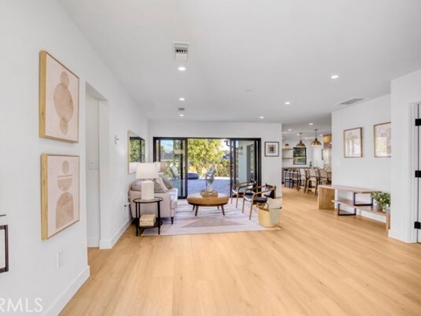 7932 Woodlake, West Hills (los Angeles) CA 91304