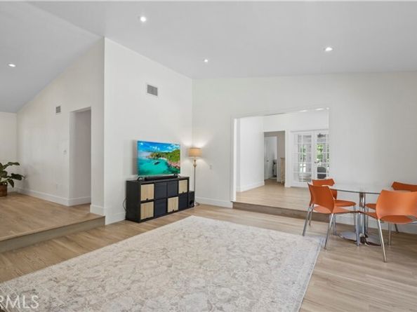 17177 Superior St, Northridge (los Angeles) CA 91325