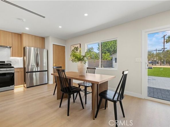 23701 Sylvan Street, Woodland Hills (los Angeles) CA 91367