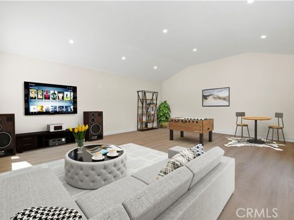 23701 Sylvan Street, Woodland Hills (los Angeles) CA 91367