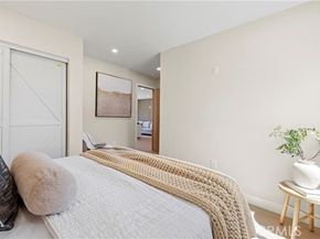 23701 Sylvan Street, Woodland Hills (los Angeles) CA 91367