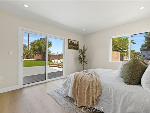 23701 Sylvan Street, Woodland Hills (los Angeles) CA 91367