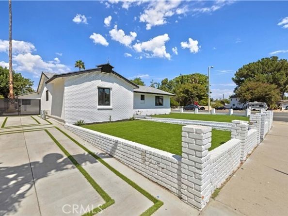 23701 Sylvan Street, Woodland Hills (los Angeles) CA 91367