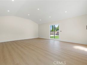 23701 Sylvan Street, Woodland Hills (los Angeles) CA 91367