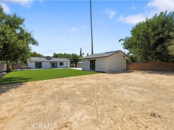 23701 Sylvan Street, Woodland Hills (los Angeles) CA 91367