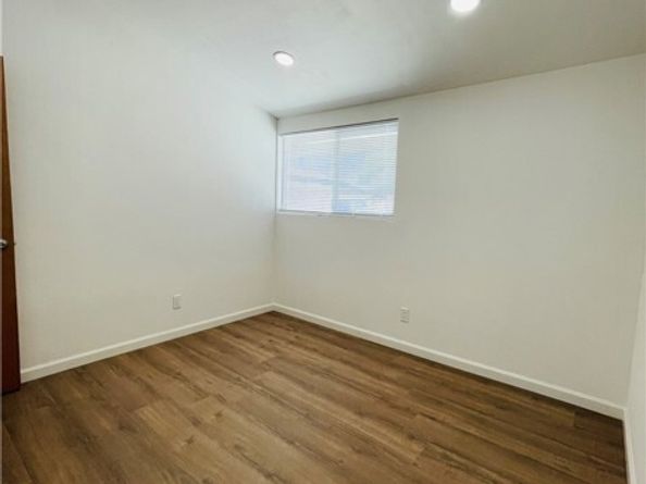 18726 Gilmore Street, Reseda (los Angeles) CA 91335