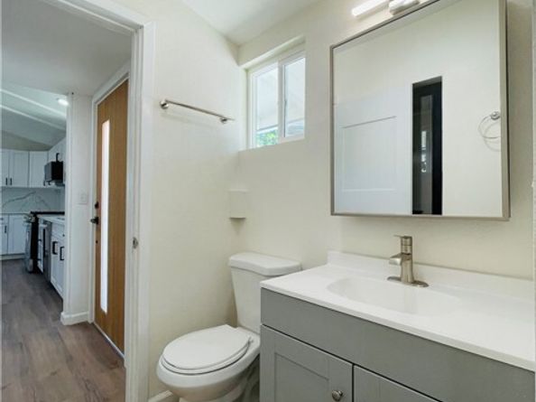 18726 Gilmore Street, Reseda (los Angeles) CA 91335