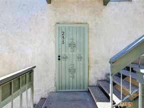 8601 International Avenue 233, Canoga Park (los Angeles) CA 91304