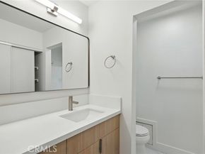 8601 International Avenue 233, Canoga Park (los Angeles) CA 91304