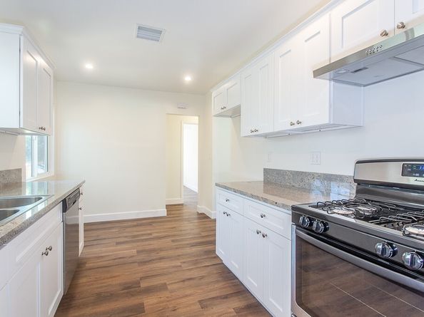 21511 Bassett Street, Canoga Park (los Angeles) CA 91303
