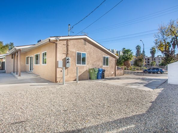 21511 Bassett Street, Canoga Park (los Angeles) CA 91303