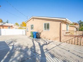 21511 Bassett Street, Canoga Park (los Angeles) CA 91303