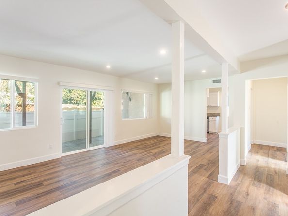 21511 Bassett Street, Canoga Park (los Angeles) CA 91303