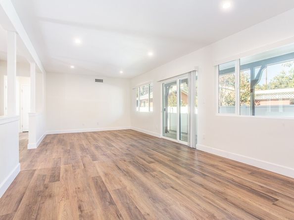 21511 Bassett Street, Canoga Park (los Angeles) CA 91303