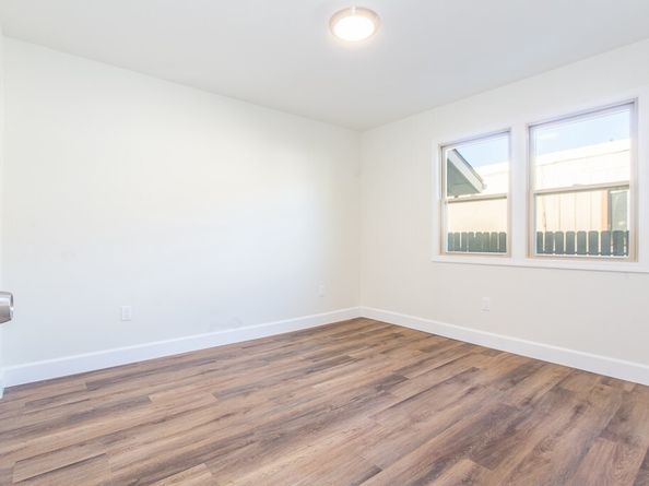21511 Bassett Street, Canoga Park (los Angeles) CA 91303