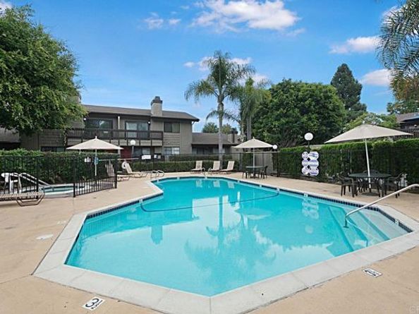 8370 Via Sonoma F, La Jolla (san Diego) CA 92037