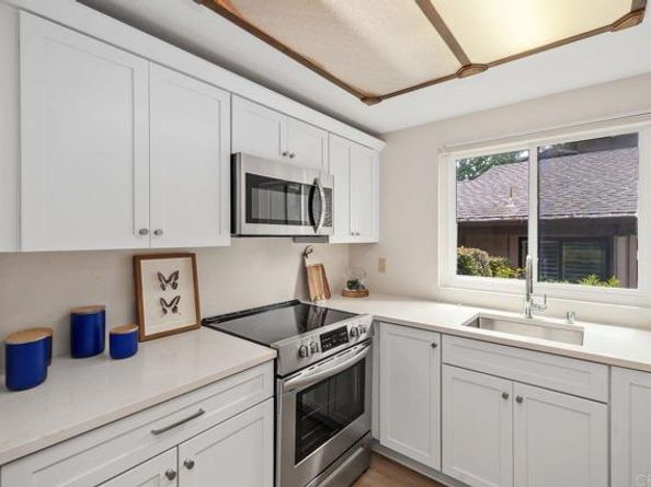 8370 Via Sonoma F, La Jolla (san Diego) CA 92037