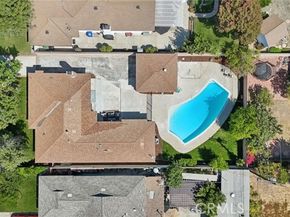 7020 Encino Avenue, Van Nuys (los Angeles) CA 91406