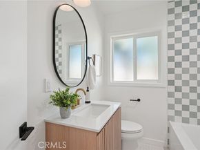 7020 Encino Avenue, Van Nuys (los Angeles) CA 91406
