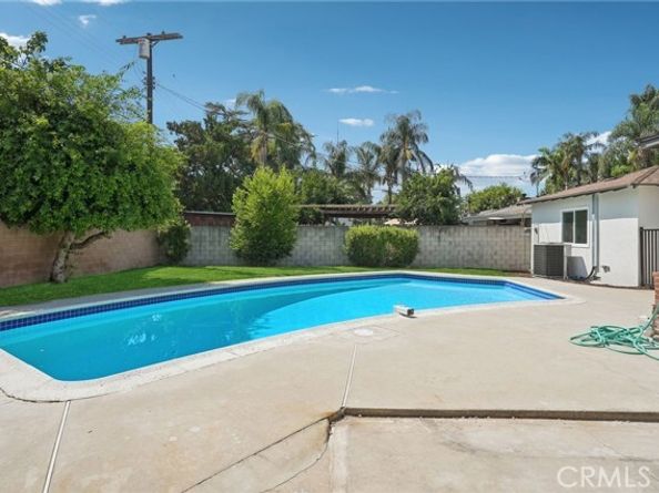 7020 Encino Avenue, Van Nuys (los Angeles) CA 91406
