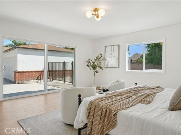 7020 Encino Avenue, Van Nuys (los Angeles) CA 91406